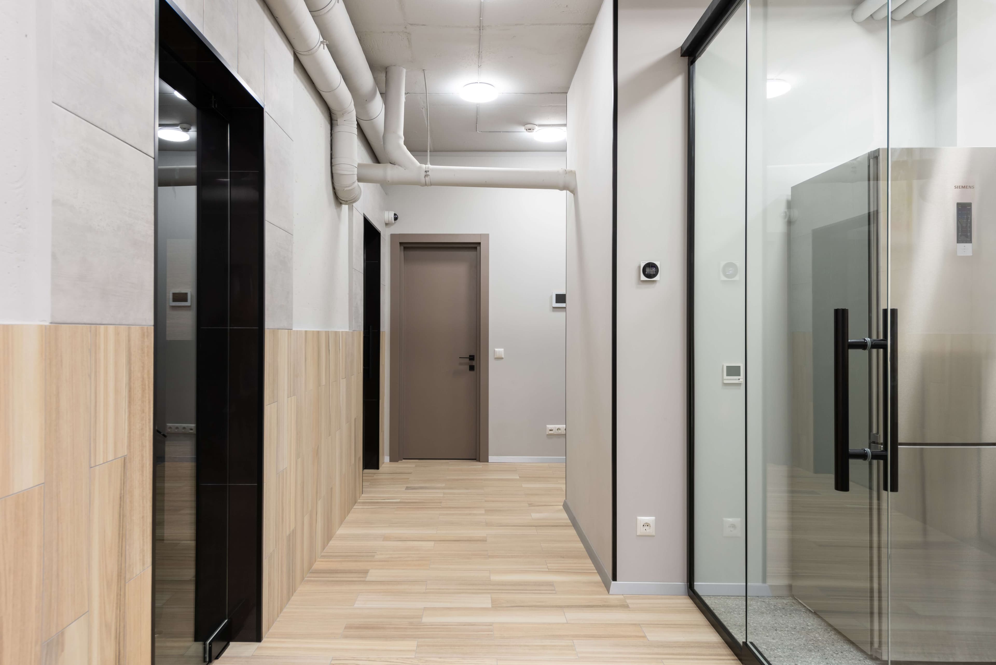 Picture a of a frameless office door