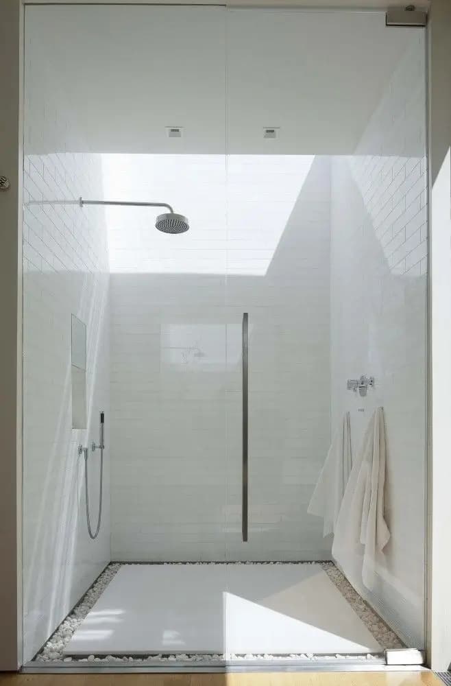 Picture a of a frameless shower door